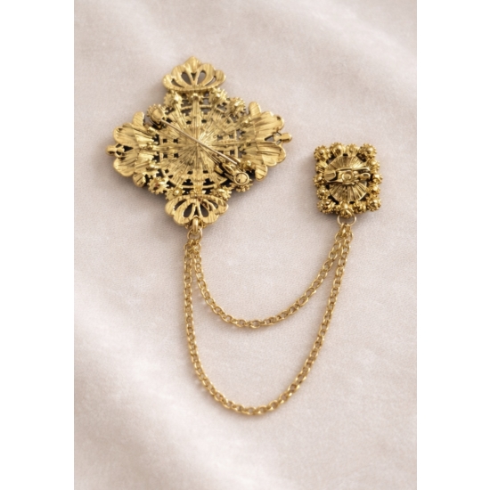 Podwójna broszka vintage – kolor, symetria i styl z charakterem.